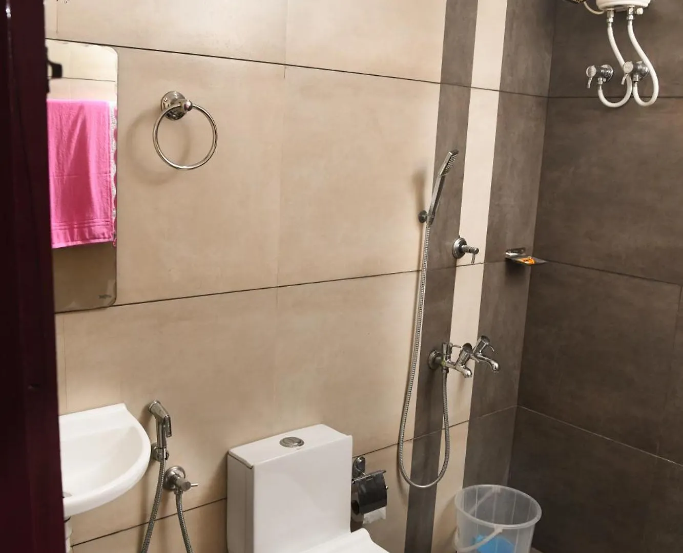 Shoreline Marari Beach Villa At Golden Beach Mararikulam Bed & Breakfast